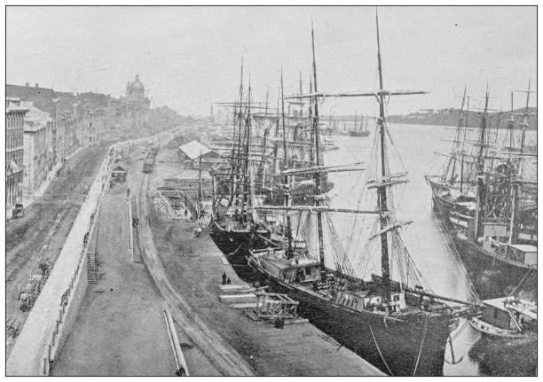 античная черно-белая фотография монреаля, канада: гавань - montreal harbor old commercial dock stock illustrations