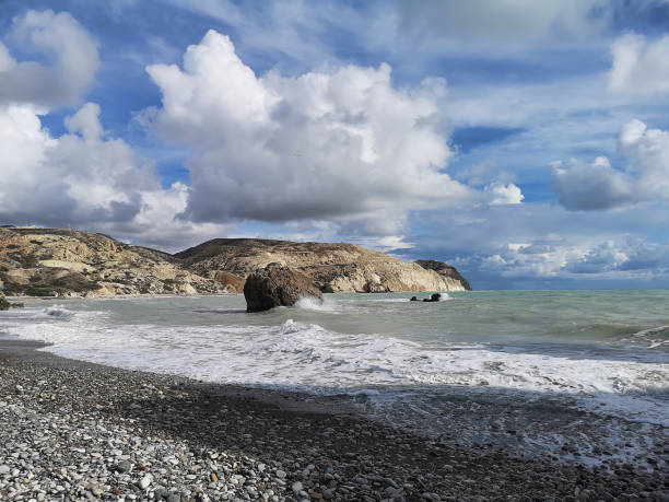 ペトラ トウ ルーミウ ビーチ, キプロス島 - cyprus paphos storm sea ストックフォトと画像