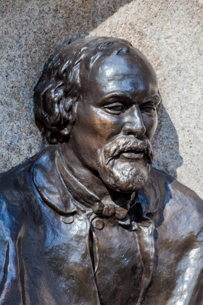 istock Dante Gabriel Rossetti memorial statue bust 1280038669