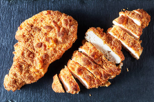 fried breaded chicken breasts - cutlet imagens e fotografias de stock
