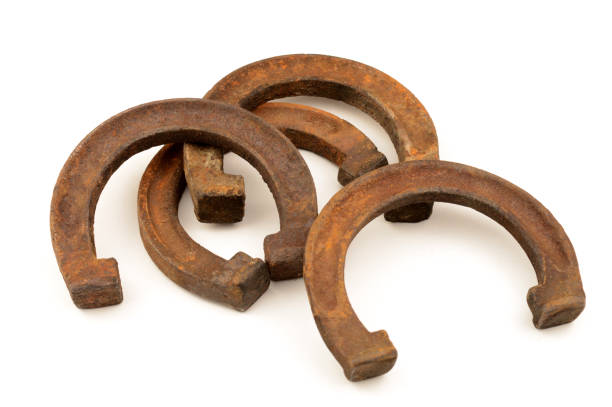 四馬シューズ - horseshoe rusty isolated luck ストックフォトと画像