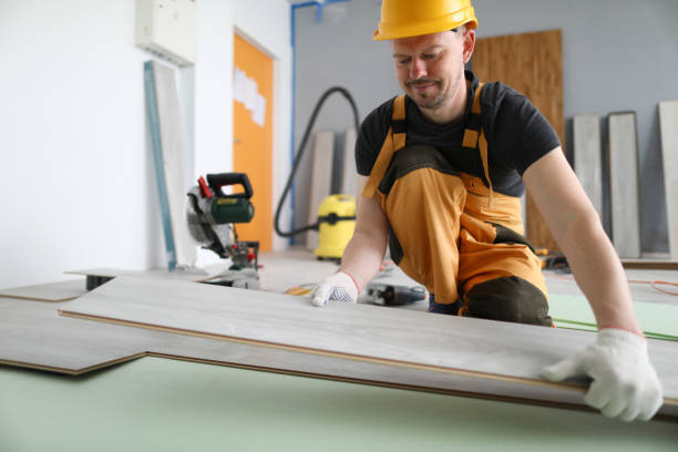 istock Specialist hold laminate in his handand put it on floor. 1280059295