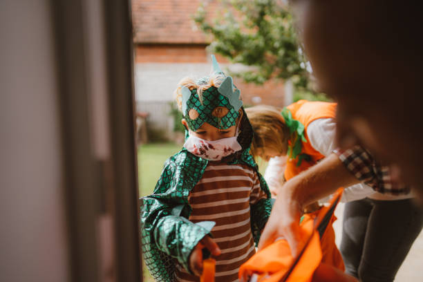 istock Getting ready for my trick or treat adventure 1280067802