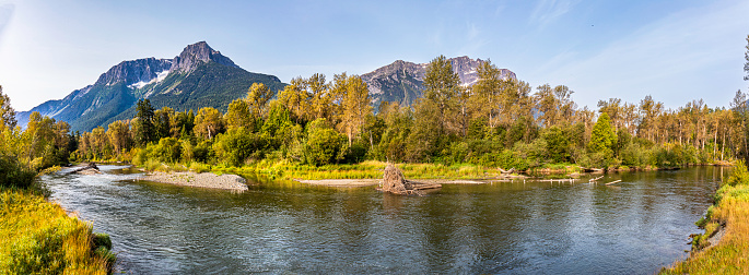 The Atnarko River in Tweedsmuir Provincial Park during the fall.