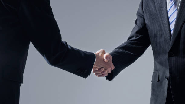 握手を交わすビジネスマン。ビジネス接続の概念。 - sponsor ストックフォトと画像