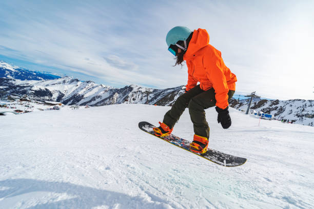 istock Winter holidays in ski resort 1280113270