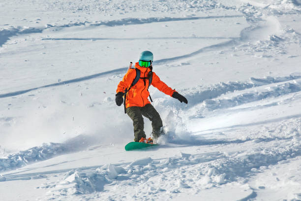 istock Winter holidays in ski resort 1280113488