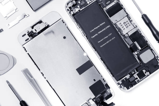 istock Repairing modern smartphone 1280142568