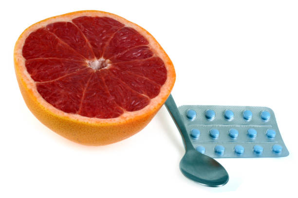 istock Pomelo and drug blister 1280161198