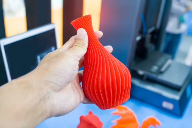hand with vase closeup object printed 3d printer close-up. Progressive modern additive technology 4.0 industrial revolution hand with vase closeup object printed 3d printer close-up. Progressive modern additive technology 4.0 industrial revolution 3d printing hand stock pictures, royalty-free photos & images