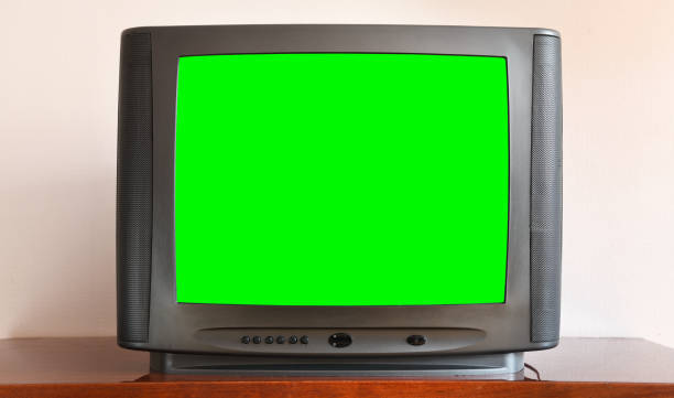 화면에 새로운 이미지를 추가하는 녹색 화면과 오래된 검은 빈티지 tv. - image created 2000s 뉴스 사진 이미지
