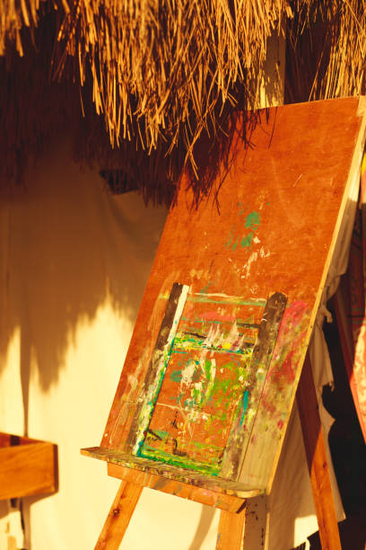 an easel used for artistic hobbies while vacations - tourism outdoors egypt africa imagens e fotografias de stock