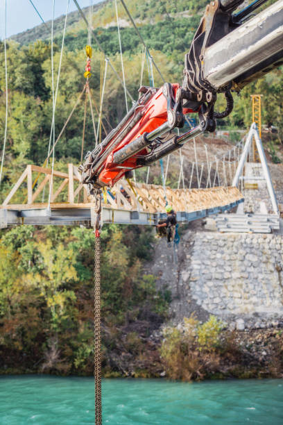 cantiere di nuovo ponte - bridge incomplete construction building activity foto e immagini stock