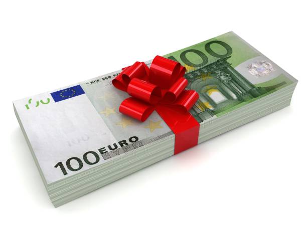 istock Euro money free gift present 1280282488