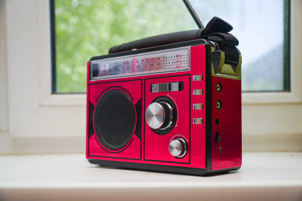 istock Old radio with analog tuning scale 1280286293
