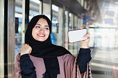 selfie-in-dubai-u-bahn.jpg?b=1&s=170x170&k=20&c=xp3T9EZPOtTeBH-rg4w7fXi49ZUz_jhCJ3xwF4bfx6w=