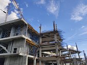 gro%C3%9Fbaustelle-geb%C3%A4ude-mit-beto
