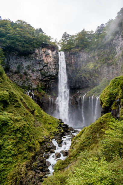 kegon falls, una delle cascate più alte del giappone - water beauty in nature waterfall nikko foto e immagini stock