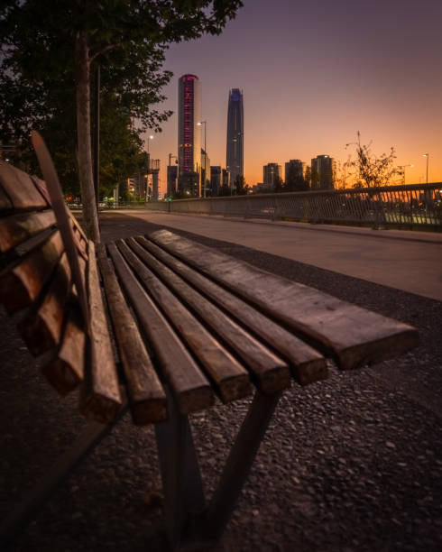 вид на финансовый центр сантьяго-де-чили - downtown manhattan фотографии стоковые фото и изображения