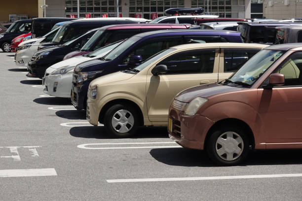 大型屋外駐車場を整備 - 駐車 ストックフォトと画像