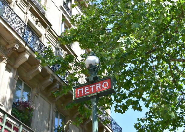 parisian metro sign at underground station. paris, france. - paris france retro revival paris metro train sign imagens e fotografias de stock