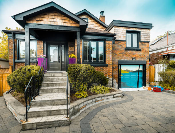 istock Private urban home with mural 1280365412