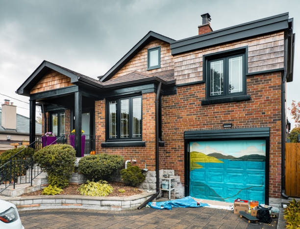 istock Private urban home with mural 1280365971