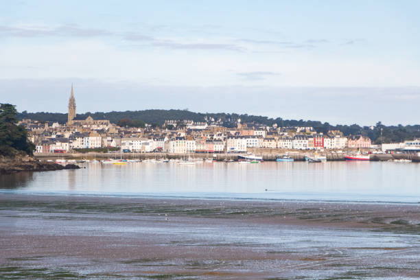 istock Ris beach and Rosmeur harbour in Douarnenez 1280396577