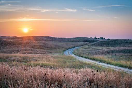 amanecer brumoso sobre Nebraska Sandhills photo