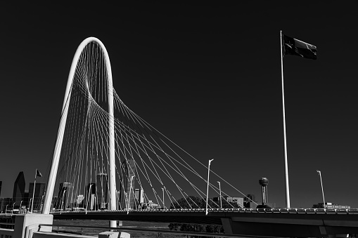 Dallas, TX/USA\n10.12.2020\nMargaret Hunt Hill Bridge and the Dallas Skyline