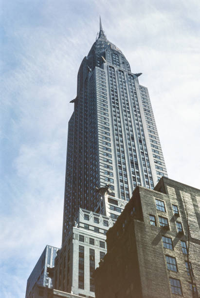 el horizonte de nueva york durante la década de 1950 - empire state building fotografías e imágenes de stock