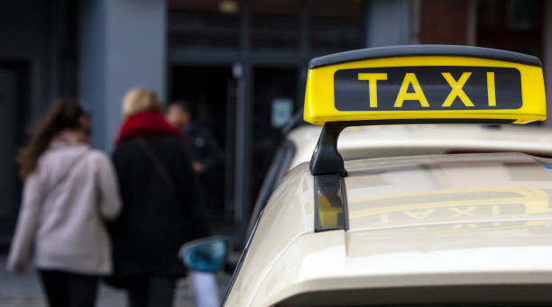 車両のタクシーサイン - 運賃 写真 ストックフォトと画像