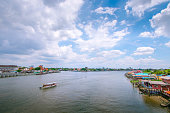 die-landschaft-des-chao-phraya-river-und-die-stadt-auf-beiden-seiten-des-flusses-in-thailand.jpg?b=1&s=170x170&k=20&c=ba-o5IMFe9Miuodcg6g2FYYJXGSC0A-w6v9YQXvpzMM=