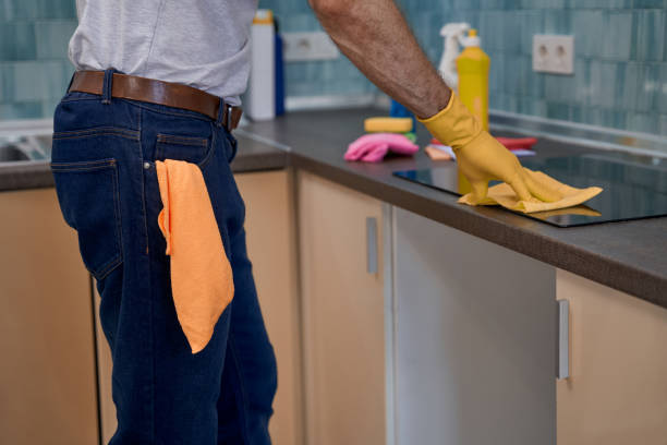istock Man polishing ceramic cooker with cleaning rag 1280468252