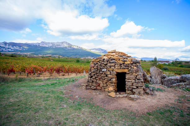 A capitelle is a hut built of dry stone, that is to say without mortar, in the old scrubland of the towns of the Gard department