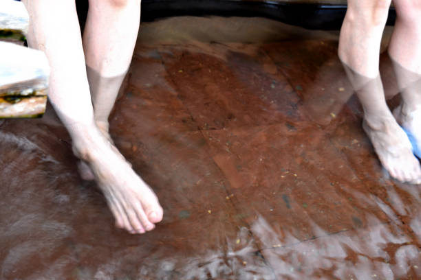 istock I enjoy footbathing in Izuatagawa 1280493614