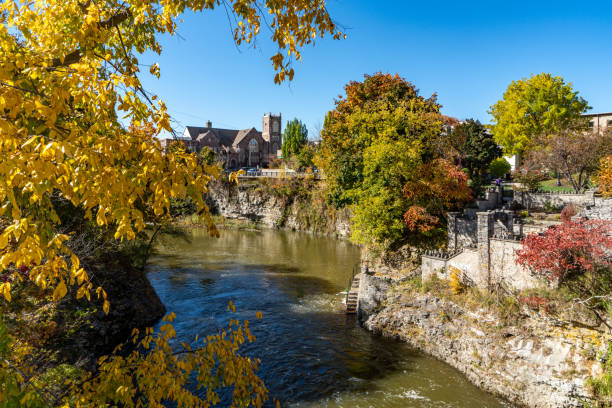 templin gardens e grand river view, downtown fergus nella contea di wellington, ontario, canada - wellington ontario foto e immagini stock