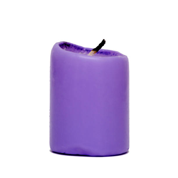 candela viola isolata su sfondo bianco - relaxation candlestick holder decor decoration foto e immagini stock