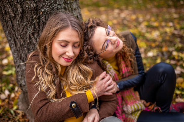 istock Cuddling in the park the autumn day 1280717689