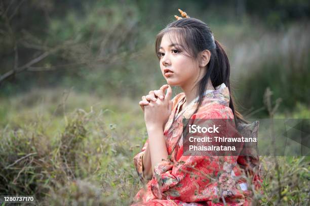 Nữ Du Khách Châu Á Cô Gái Nhật Bản Mặc Kimono Người Phụ Nữ Xinh Đẹp