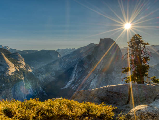 glacier point sunburst - yosemite national park winter waterfall california fotografías e imágenes de stock