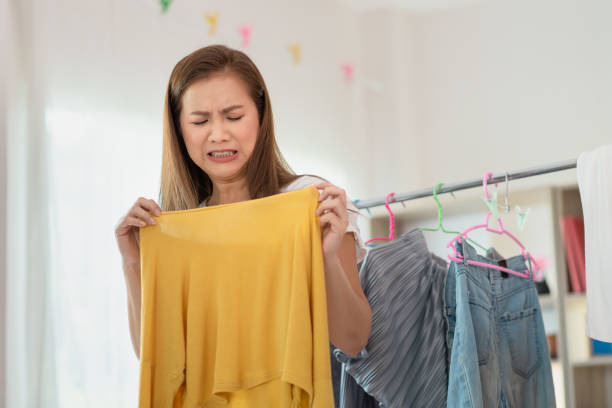 Housewife Asian woman is smelly stinky musty from clothes Portrait housewife Asian woman is smelly stinky musty from clothes sad girl crouching stock pictures, royalty-free photos & images