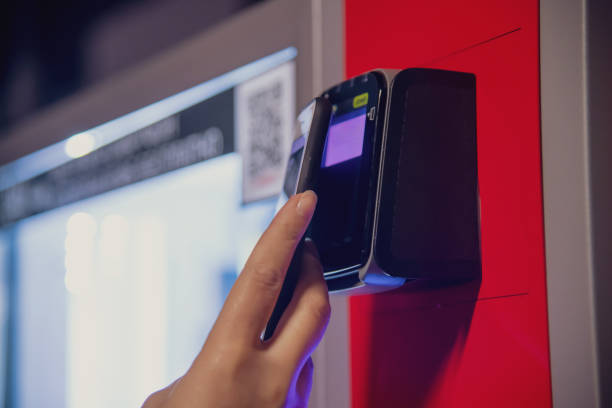 istock Contactless payment in vending machine 1280858130