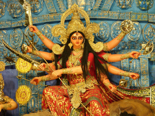 콜카타 두르가 푸자 축제의 두르가 우상 - hinduism goddess ceremony india 뉴스 사진 이미지