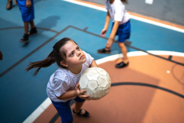 focused student with disability playing basketball - child basketball sport education imagens e fotografias de stock