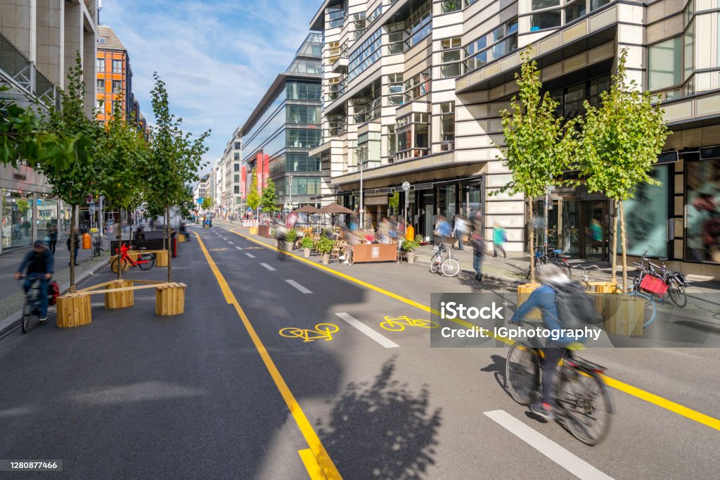 Fighting Climate Change with a City Pop-Up Bike Lane for a Carbon Neutral Future Pop-up bicycle lane in central Berlin with people biking, walking and relaxing. This is a trial concept for urban planning which improves the quality of life of people. City Stock Photo