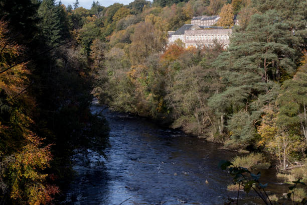 가을에 뉴 라나크 보존 마을 스코틀랜드의 클라이드 강 - lanarkshire 뉴스 사진 이미지