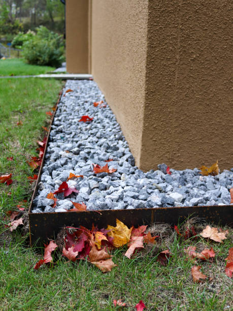 istock Gravel border around house 1280908212