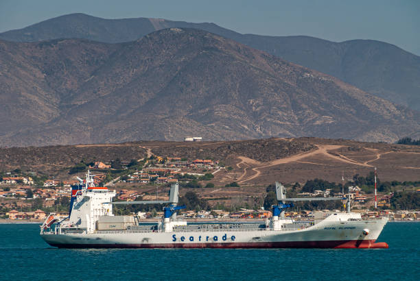 buque portacontenedores seatrade royal klipper en puerto de coquimbo, chile. - región de coquimbo fotografías e imágenes de stock