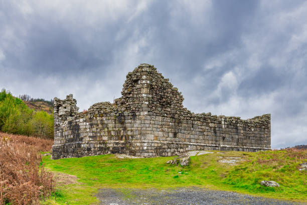 Loch Doon Castle was built by the Bruce earls of Carrick in the late 1200s. It may have been built by Robert the Bruce himself.